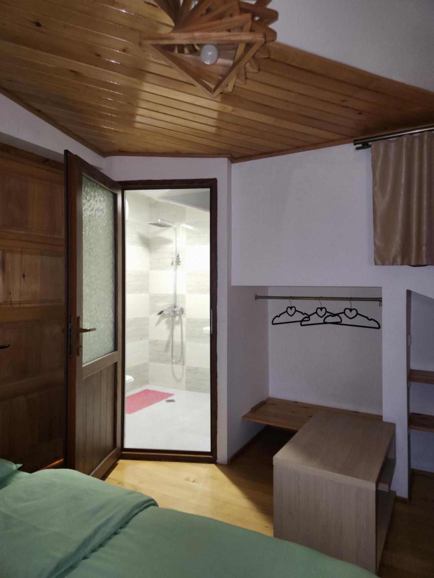 Sanli Hotel Mestia Ngoại thất bức ảnh